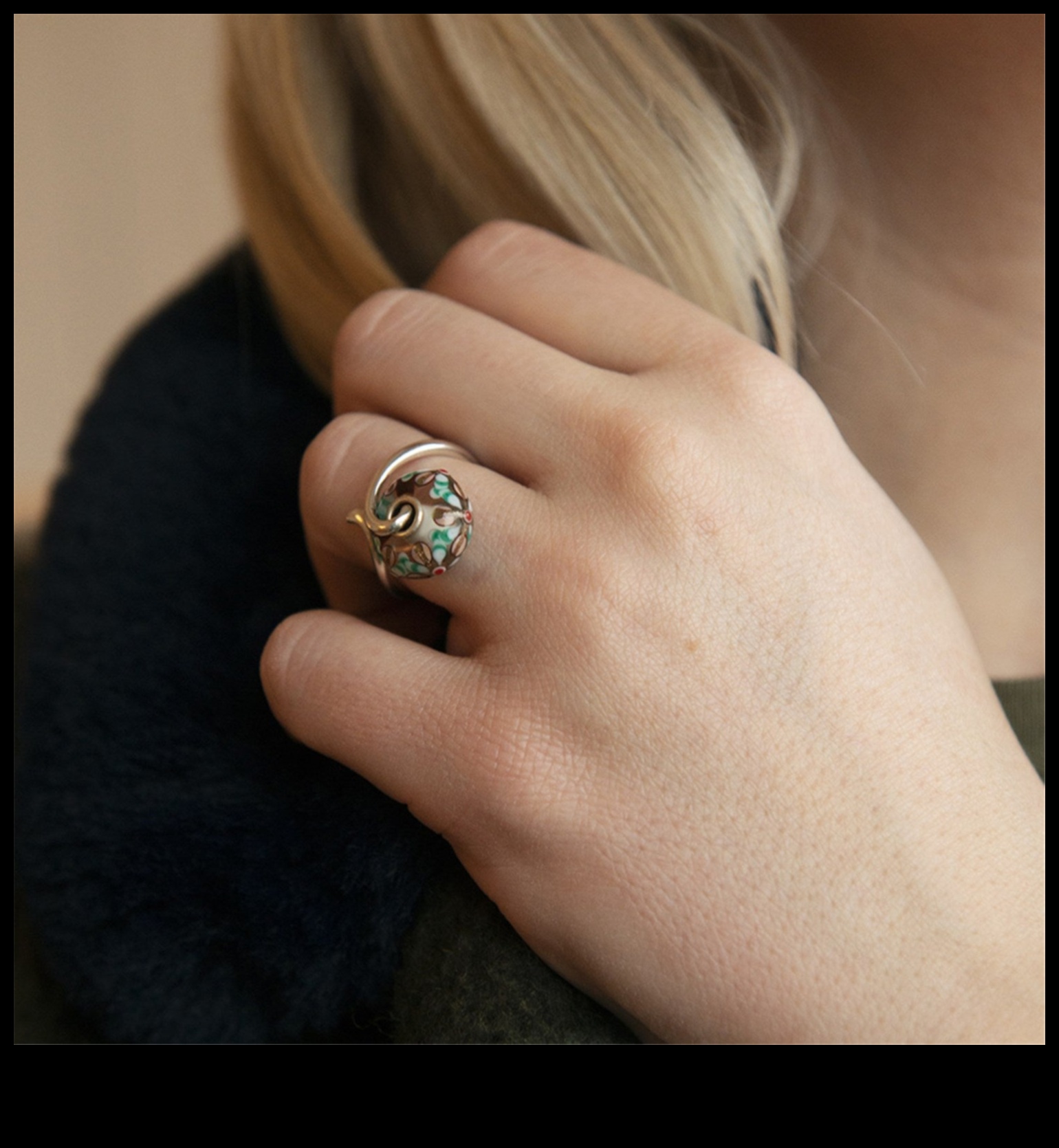 Τα ιδιότροπα δαχτυλίδια προσθέτουν μια πινελιά φαντασίας στα δάχτυλά σας με τα καλλιτεχνικά δαχτυλίδια εμπνευσμένα από τον κόσμο 5 Ιδιότροπα δαχτυλίδια: Στολίστε τα χέρια σας με περίτεχνα δαχτυλίδια εμπνευσμένα από τον κόσμο