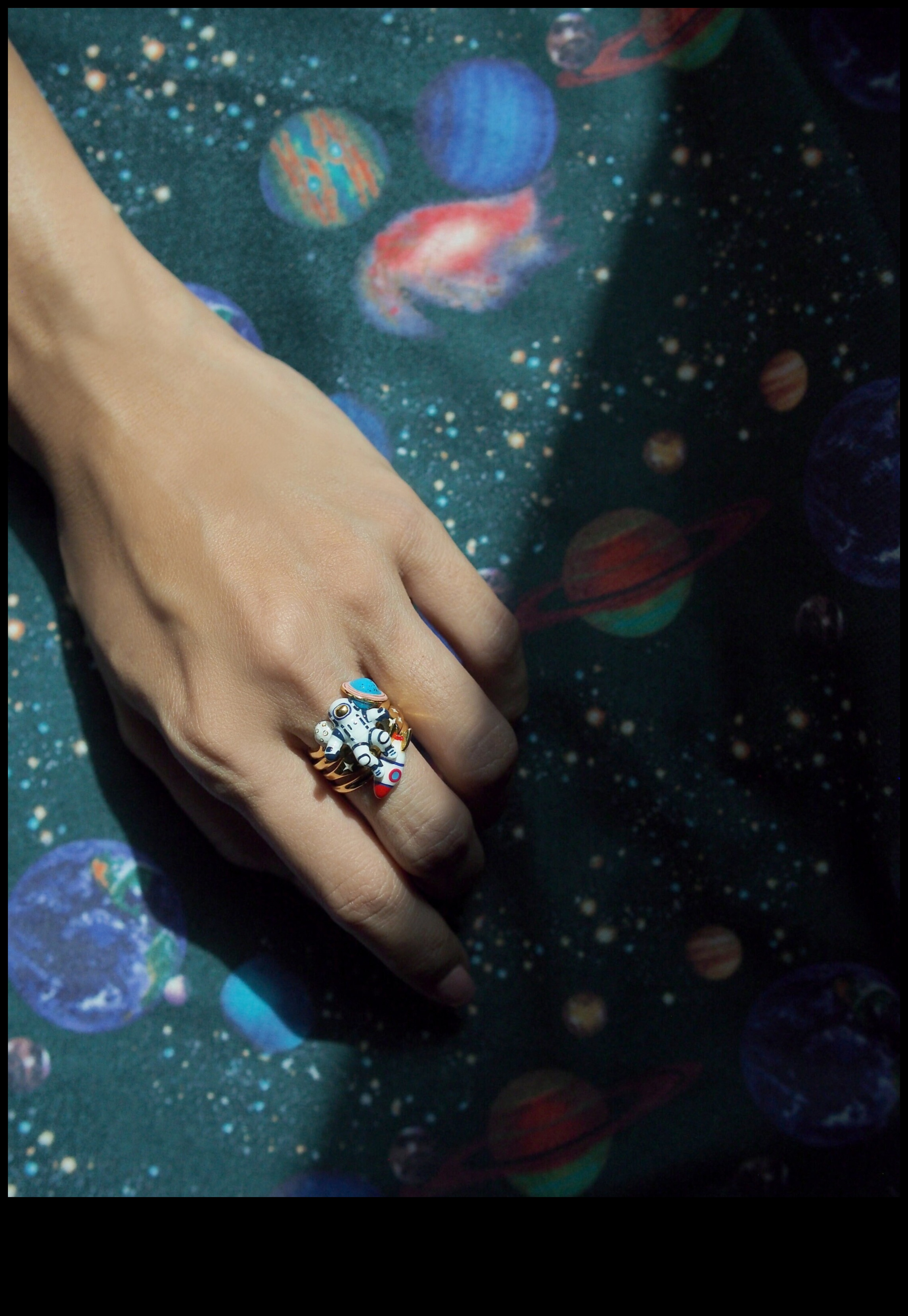 Τα ιδιότροπα δαχτυλίδια προσθέτουν μια πινελιά φαντασίας στα δάχτυλά σας με τα καλλιτεχνικά δαχτυλίδια εμπνευσμένα από τον κόσμο 3 Ιδιότροπα δαχτυλίδια: Στολίστε τα χέρια σας με περίτεχνα δαχτυλίδια εμπνευσμένα από τον κόσμο