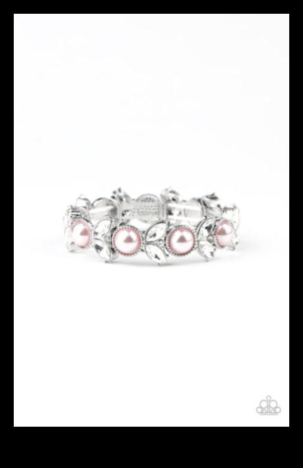 Πλούσια Όαση Μια πολυτελής συλλογή από τσόκερ εμπνευσμένα από την ομορφιά της ερήμου 2 Πλούσιο Oasis: Βουτήξτε στην πολυτέλεια με τις δημιουργίες μας για τσόκερ εμπνευσμένες από τις Oasis