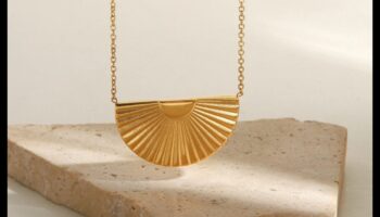 Whimsical Whispers: Αφήστε τα κολιέ μας να πουν τη μοναδική σας ιστορία